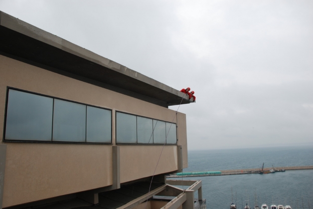 Gallipoli, il cornicione rischia di cadere.